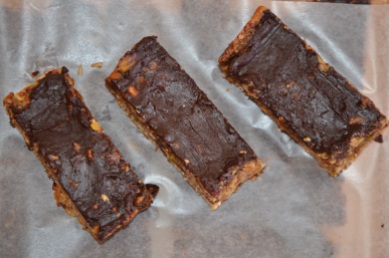Layer the bars between parchment paper.